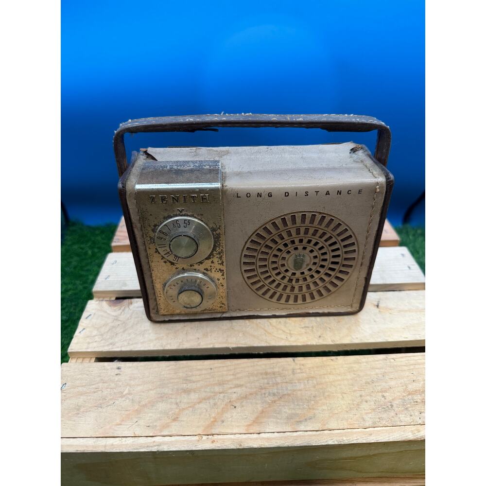 Zenith Royal 490L "Long Distance" Portable Radio - (Chassis 7KT45Z1) - Picture 2 of 7